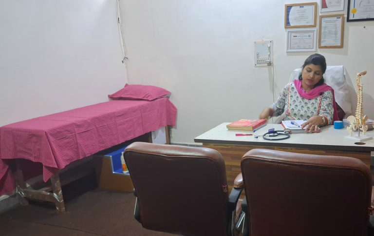 Spine Nerve Ortho Physiotherapy Clinic Indirapuram Dr. Romie Sanjali MPT COMT MIAP Ghaziabad Uttar Pradesh 11 768x484